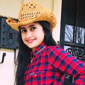 Meet your Posher, Priscila